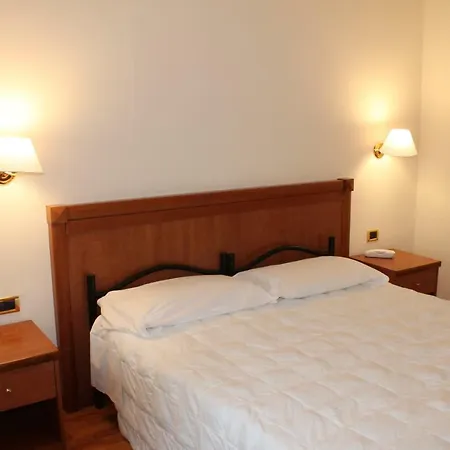 Hotel Santa Lucia 3*