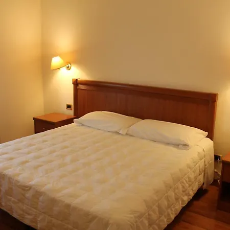 Hotel Santa Lucia 3*